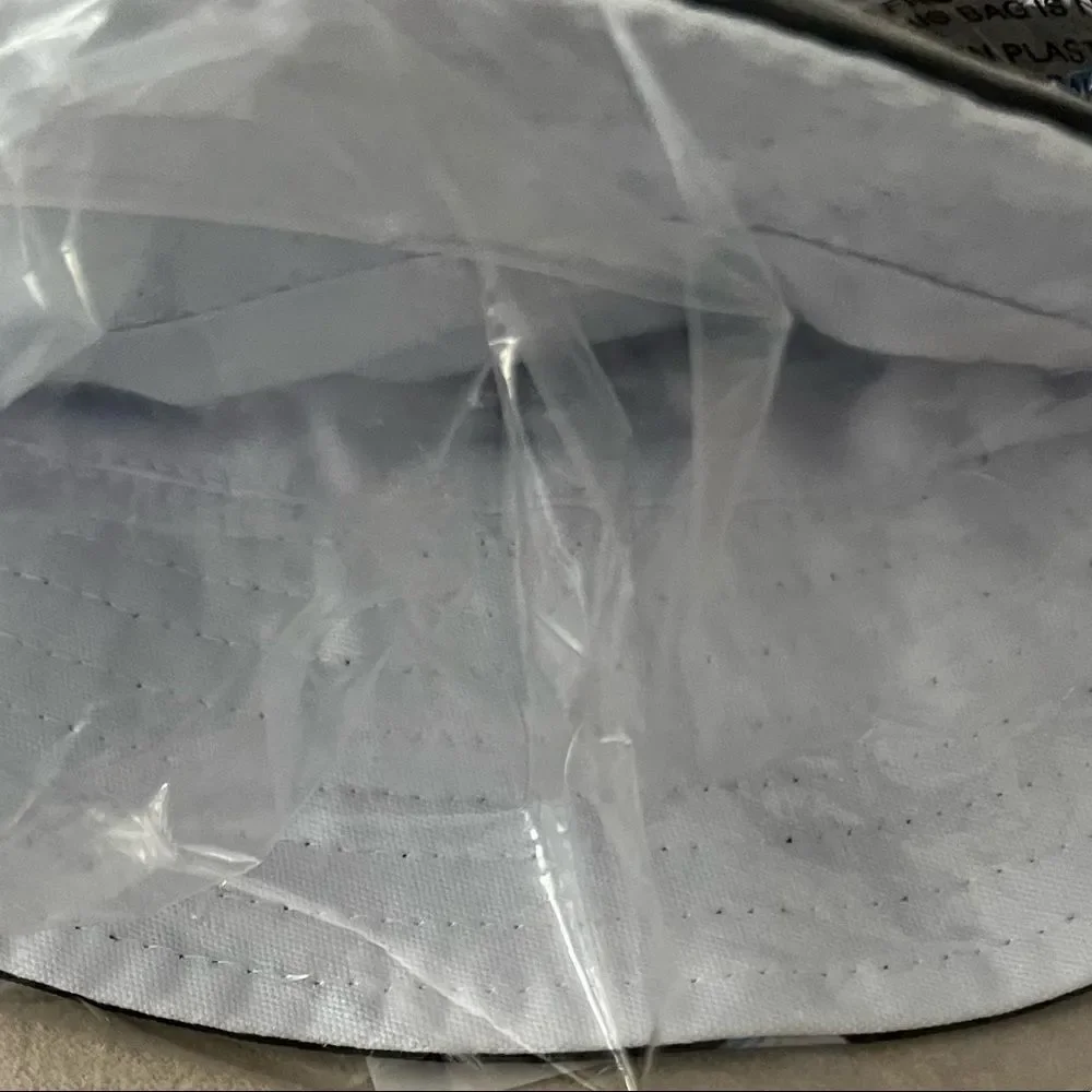 Alice and Olivia Reversible Bucket Hat - NWT